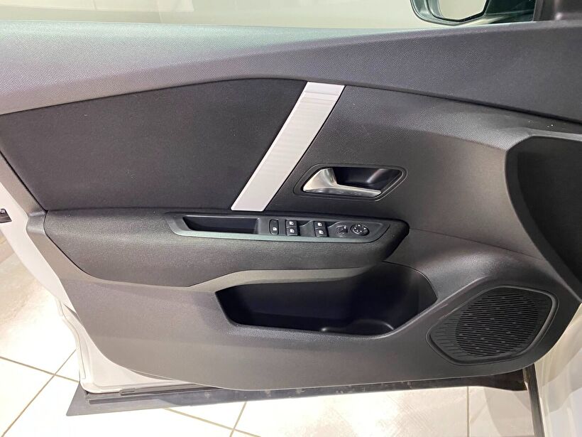 2024 Benzin Otomatik Citroen C4 X Beyaz Gürel Tasarım Aksesuar Otomotiv San. Tic. Ltd. Şti.