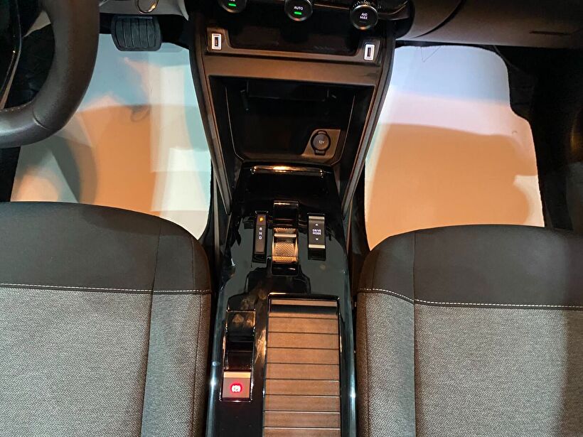 2025 Benzin Otomatik Citroen C4 X Gri Gürel Tasarım Aksesuar Otomotiv San. Tic. Ltd. Şti.