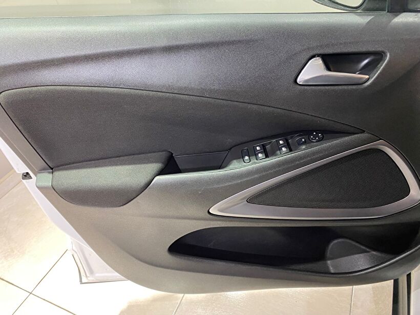 2022 Benzin Otomatik Opel Crossland Beyaz Gürel Tasarım Aksesuar Otomotiv San. Tic. Ltd. Şti.