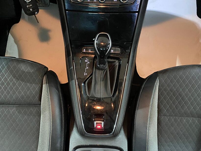 2020 Benzin Otomatik Opel Grandland X Kırmızı Gürel Tasarım Aksesuar Otomotiv San. Tic. Ltd. Şti.