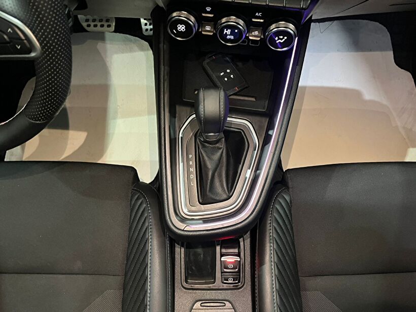 2024 Benzin Otomatik Renault Clio Kırmızı Gürel Tasarım Aksesuar Otomotiv San. Tic. Ltd. Şti.