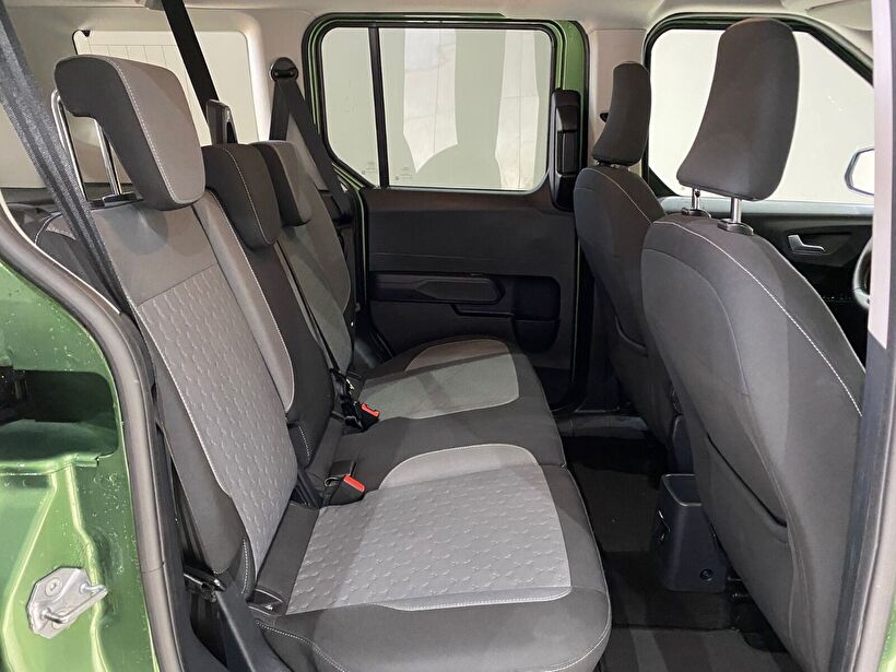 2025 Dizel Manuel Ford Tourneo Courier Yeşil Gürel Tasarım Aksesuar Otomotiv San. Tic. Ltd. Şti.