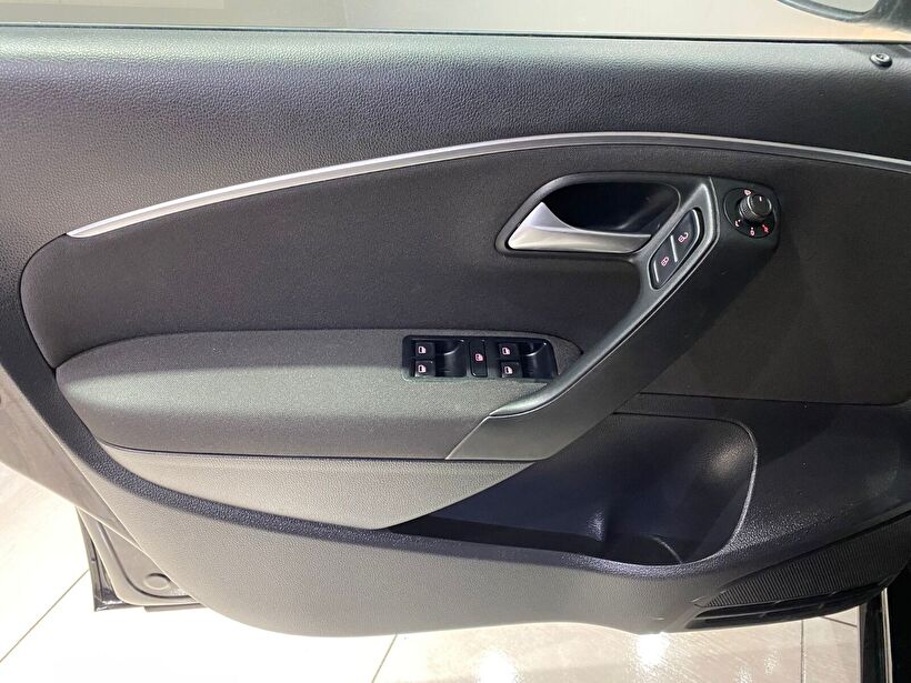 2016 Benzin Otomatik Volkswagen Polo Siyah Gürel Tasarım Aksesuar Otomotiv San. Tic. Ltd. Şti.