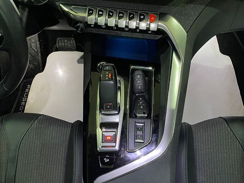 2022 Dizel Otomatik Peugeot 3008 Siyah Gürel Tasarım Aksesuar Otomotiv San. Tic. Ltd. Şti.