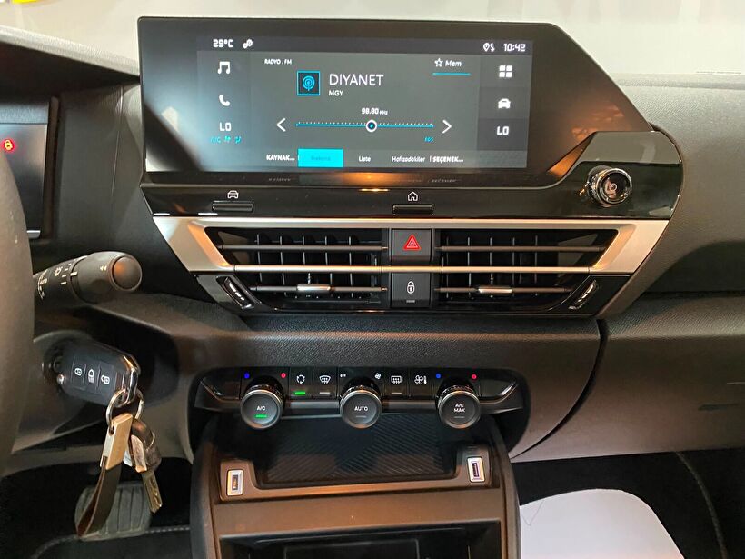 2025 Benzin Otomatik Citroen C4 X Gri Gürel Tasarım Aksesuar Otomotiv San. Tic. Ltd. Şti.