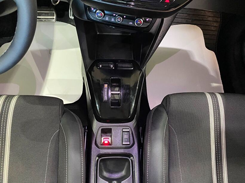 2025 Benzin Otomatik Opel Corsa Kırmızı Gürel Tasarım Aksesuar Otomotiv San. Tic. Ltd. Şti.
