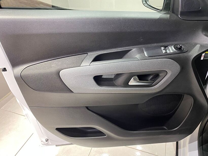 2025 Dizel Otomatik Peugeot Rifter Beyaz Gürel Tasarım Aksesuar Otomotiv San. Tic. Ltd. Şti.