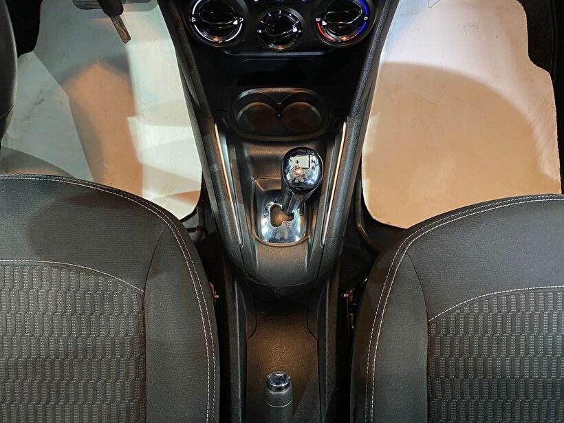 2017 Benzin Otomatik Peugeot 208 Beyaz Gürel Tasarım Aksesuar Otomotiv San. Tic. Ltd. Şti.