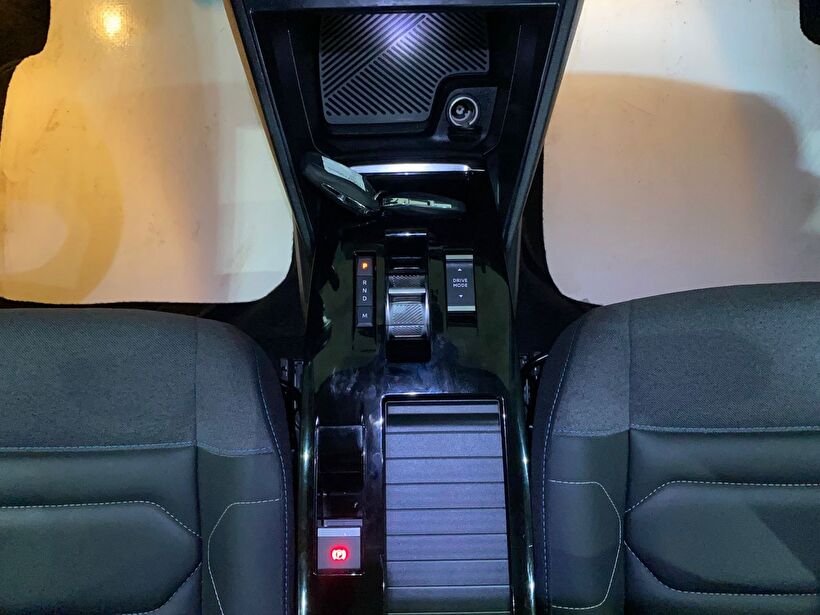 2023 Benzin Otomatik Citroen C4 X Siyah Gürel Tasarım Aksesuar Otomotiv San. Tic. Ltd. Şti.