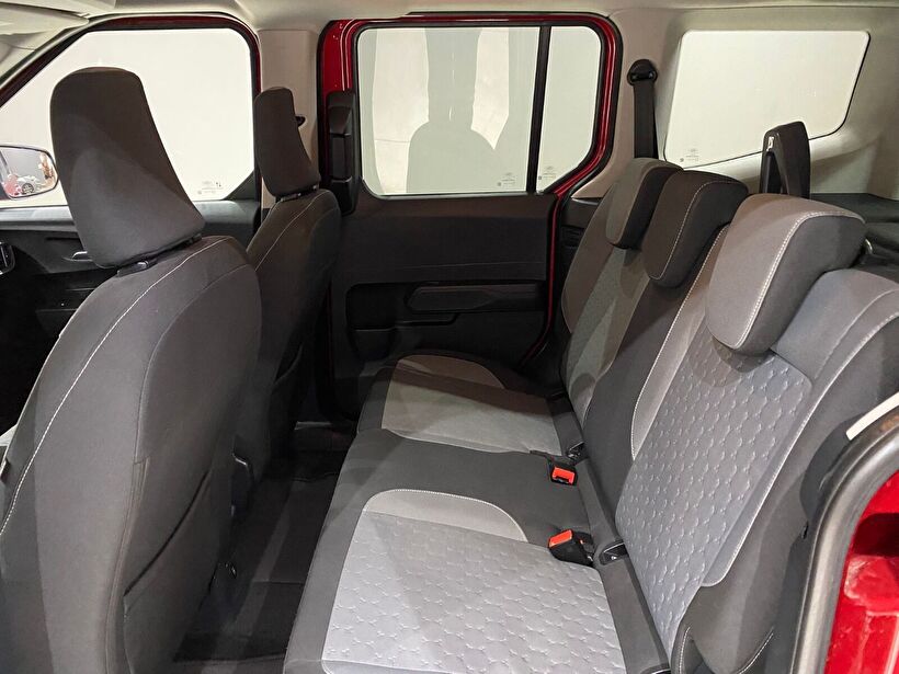 2025 Dizel Manuel Ford Tourneo Courier Kırmızı Gürel Tasarım Aksesuar Otomotiv San. Tic. Ltd. Şti.