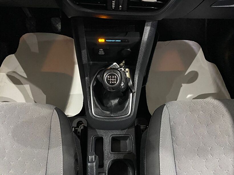 2025 Dizel Manuel Ford Tourneo Courier Kırmızı Gürel Tasarım Aksesuar Otomotiv San. Tic. Ltd. Şti.