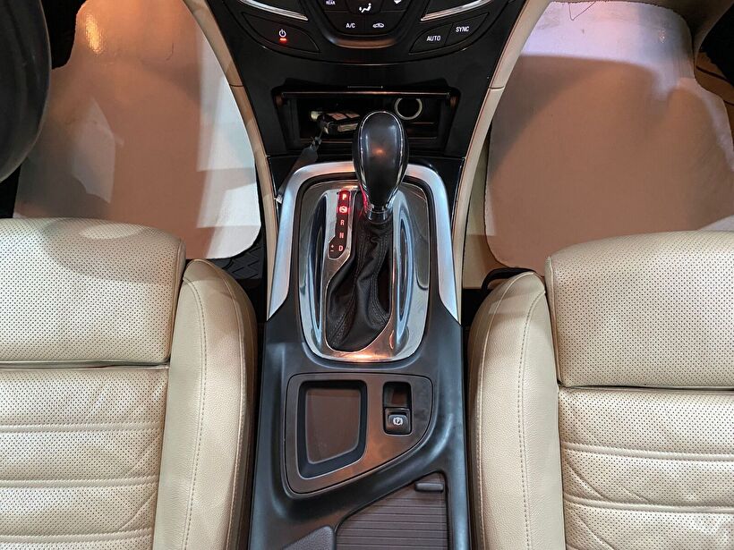 2015 Dizel Otomatik Opel Insignia Beyaz Gürel Tasarım Aksesuar Otomotiv San. Tic. Ltd. Şti.