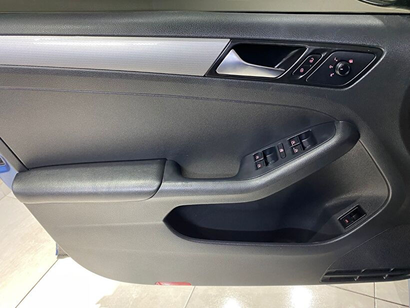 2015 Benzin Manuel Volkswagen Jetta Mavi Gürel Tasarım Aksesuar Otomotiv San. Tic. Ltd. Şti.