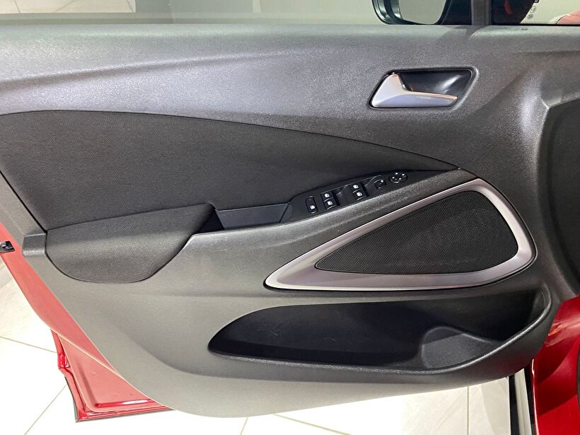 2024 Benzin Otomatik Opel Crossland Kırmızı Gürel Tasarım Aksesuar Otomotiv San. Tic. Ltd. Şti.