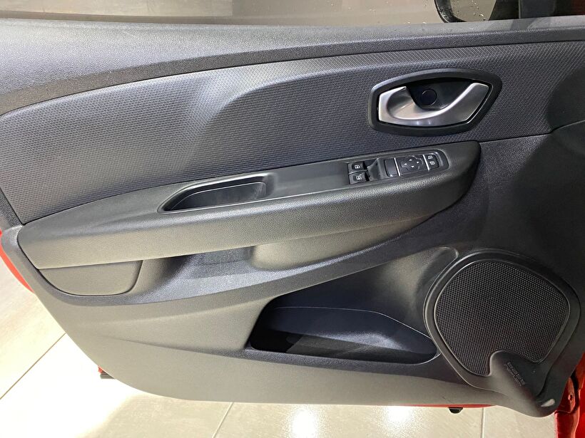 2019 Benzin Manuel Renault Clio Kırmızı Gürel Tasarım Aksesuar Otomotiv San. Tic. Ltd. Şti.