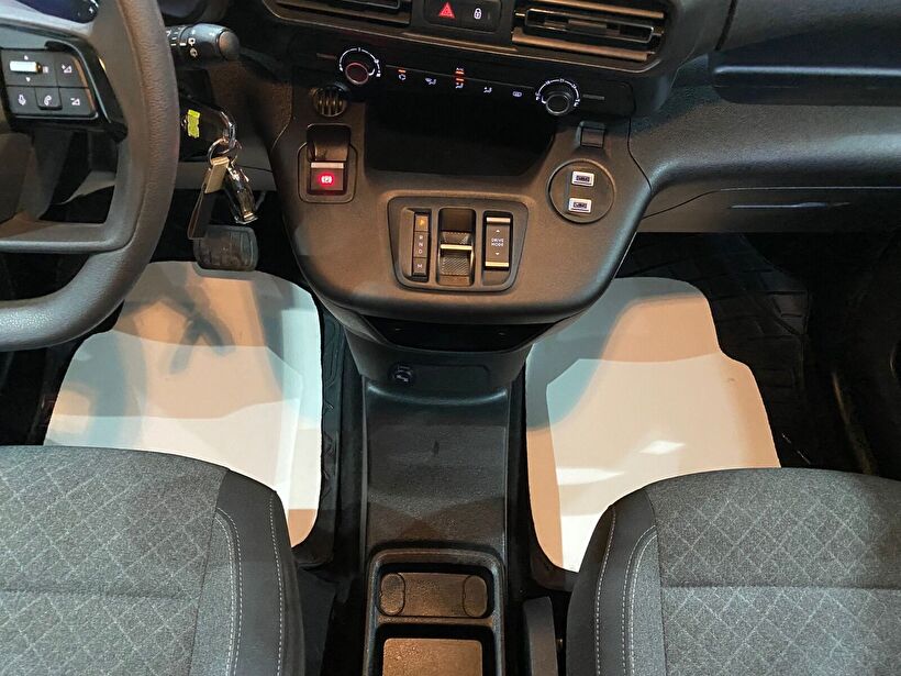2026 Dizel Otomatik Opel Combo Beyaz Gürel Tasarım Aksesuar Otomotiv San. Tic. Ltd. Şti.