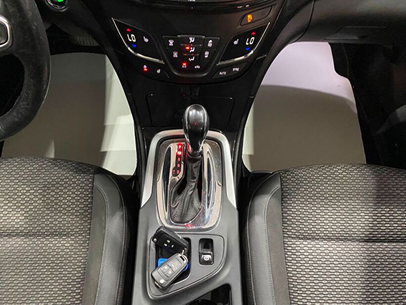2015 Dizel Otomatik Opel Insignia Siyah Gürel Tasarım Aksesuar Otomotiv San. Tic. Ltd. Şti.