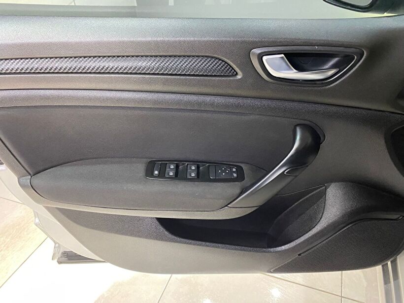 2019 Dizel Otomatik Renault Megane Gümüş Gri Gürel Tasarım Aksesuar Otomotiv San. Tic. Ltd. Şti.