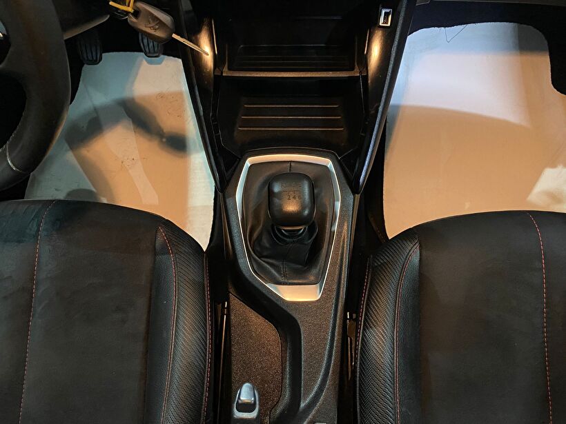 2021 Benzin Manuel Peugeot 2008 Kırmızı Gürel Tasarım Aksesuar Otomotiv San. Tic. Ltd. Şti.