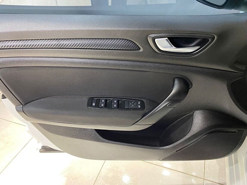2021 Benzin Otomatik Renault Megane Beyaz Gürel Tasarım Aksesuar Otomotiv San. Tic. Ltd. Şti.