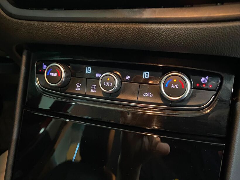 2024 Benzin Otomatik Opel Grandland Kırmızı Gürel Tasarım Aksesuar Otomotiv San. Tic. Ltd. Şti.