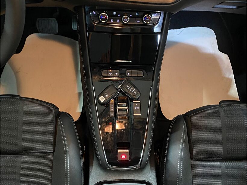 2024 Benzin Otomatik Opel Grandland Kırmızı Gürel Tasarım Aksesuar Otomotiv San. Tic. Ltd. Şti.