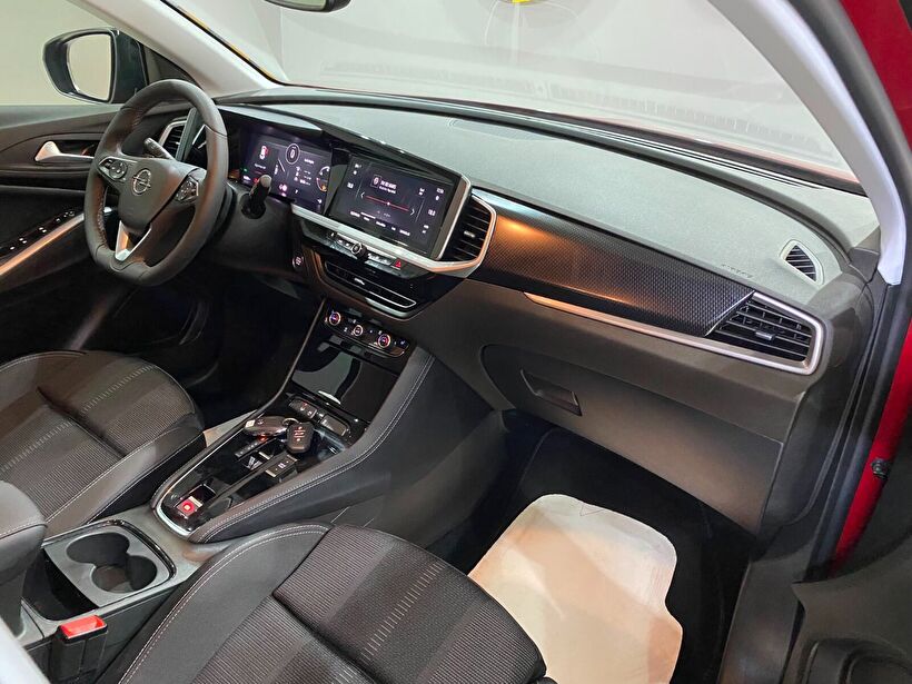 2024 Benzin Otomatik Opel Grandland Kırmızı Gürel Tasarım Aksesuar Otomotiv San. Tic. Ltd. Şti.