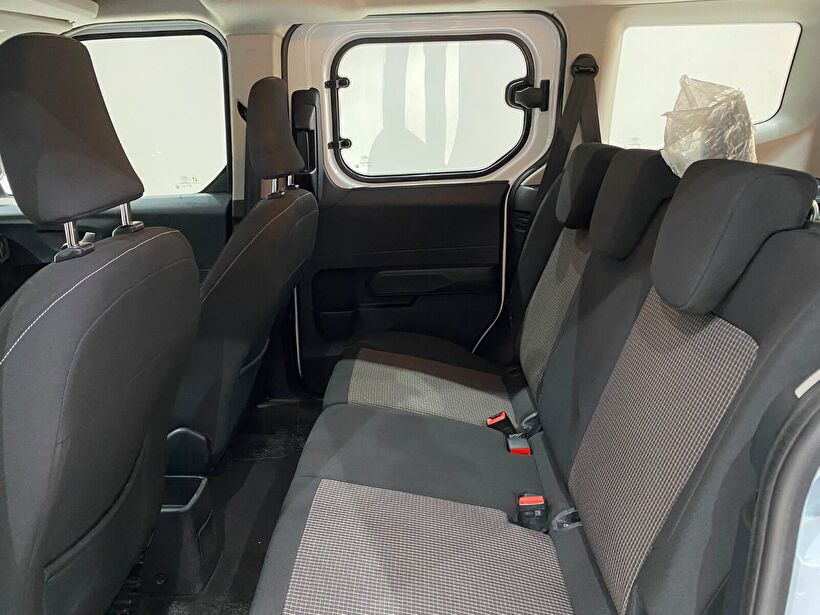 2025 Dizel Manuel Ford Tourneo Courier Beyaz Gürel Tasarım Aksesuar Otomotiv San. Tic. Ltd. Şti.