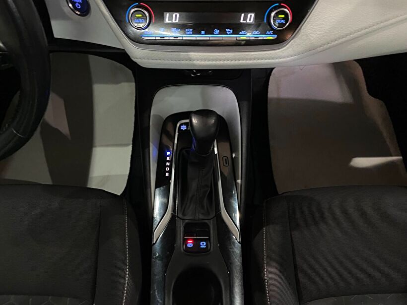 2022 Hybrid Otomatik Toyota Corolla Kırmızı Gürel Tasarım Aksesuar Otomotiv San. Tic. Ltd. Şti.