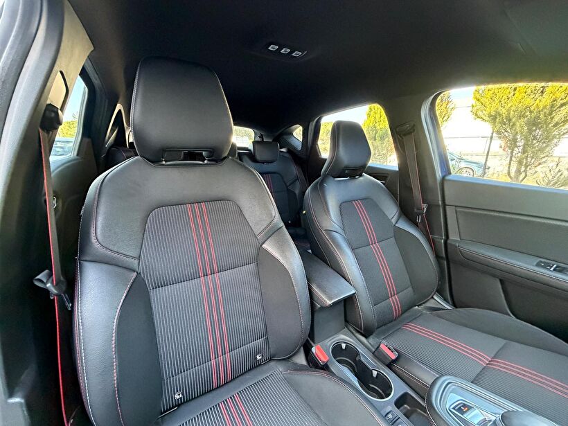 2021 MHEV Otomatik Renault Captur Lacivert Turmak Turizm Ticaret Ve San. Ltd. Şti.