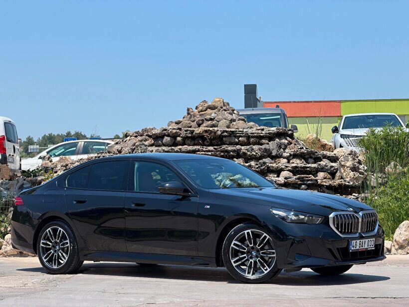 2023 Hybrid Otomatik BMW 5 Serisi Siyah Turmak Turizm Ticaret Ve San. Ltd. Şti.
