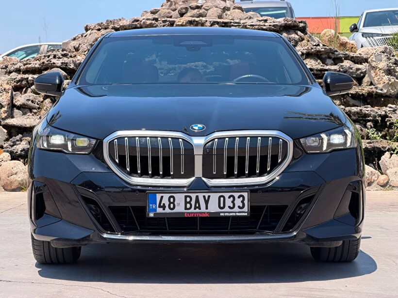 2023 Hybrid Otomatik BMW 5 Serisi Siyah Turmak Turizm Ticaret Ve San. Ltd. Şti.