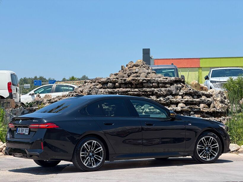 2023 Hybrid Otomatik BMW 5 Serisi Siyah Turmak Turizm Ticaret Ve San. Ltd. Şti.