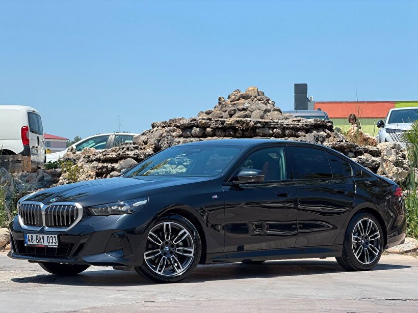 2023 Hybrid Otomatik BMW 5 Serisi Siyah Turmak Turizm Ticaret Ve San. Ltd. Şti.
