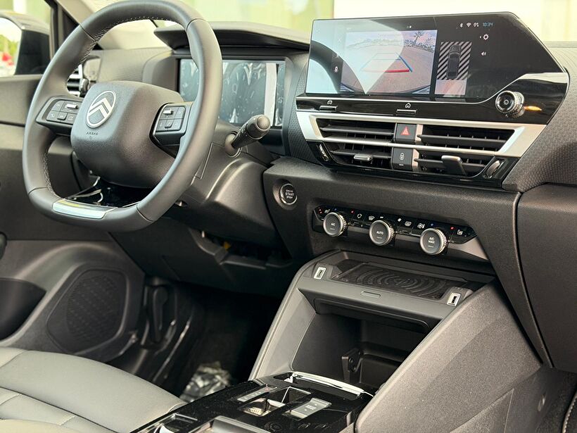 2025 Benzin Otomatik Citroen C4 X Kırmızı Turmak Turizm Ticaret Ve San. Ltd. Şti.