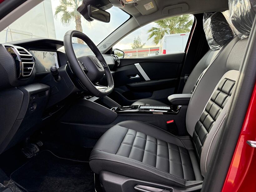 2025 Benzin Otomatik Citroen C4 X Kırmızı Turmak Turizm Ticaret Ve San. Ltd. Şti.