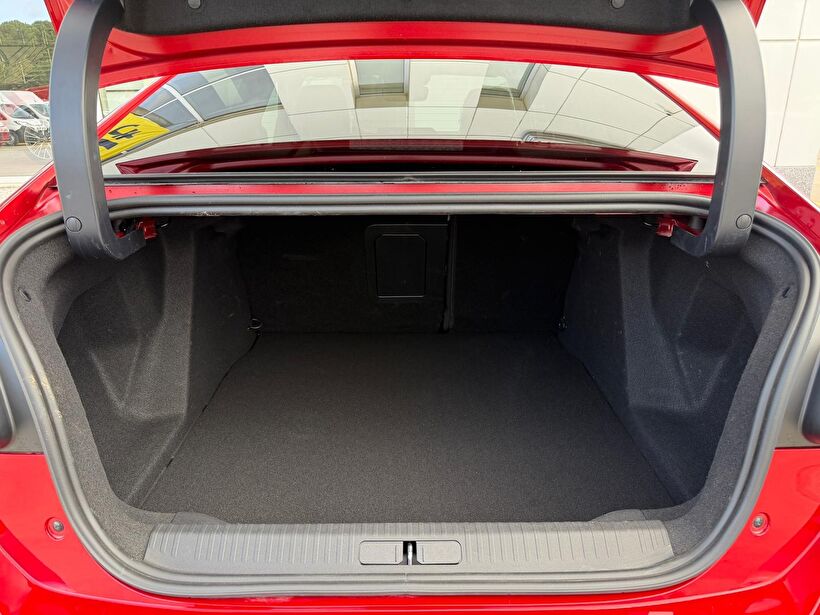 2025 Benzin Otomatik Citroen C4 X Kırmızı Turmak Turizm Ticaret Ve San. Ltd. Şti.