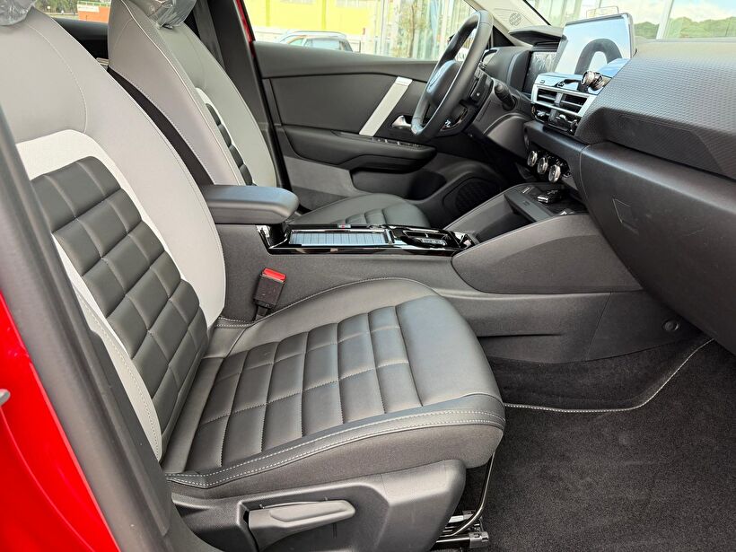 2025 Benzin Otomatik Citroen C4 X Kırmızı Turmak Turizm Ticaret Ve San. Ltd. Şti.