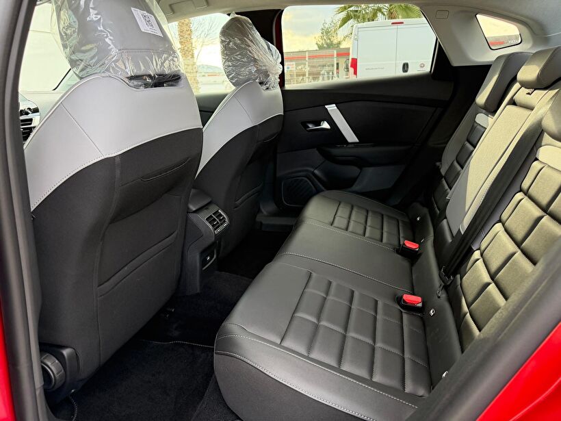 2025 Benzin Otomatik Citroen C4 X Kırmızı Turmak Turizm Ticaret Ve San. Ltd. Şti.