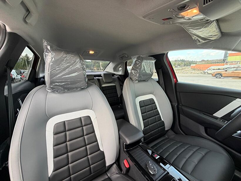 2025 Benzin Otomatik Citroen C4 X Kırmızı Turmak Turizm Ticaret Ve San. Ltd. Şti.