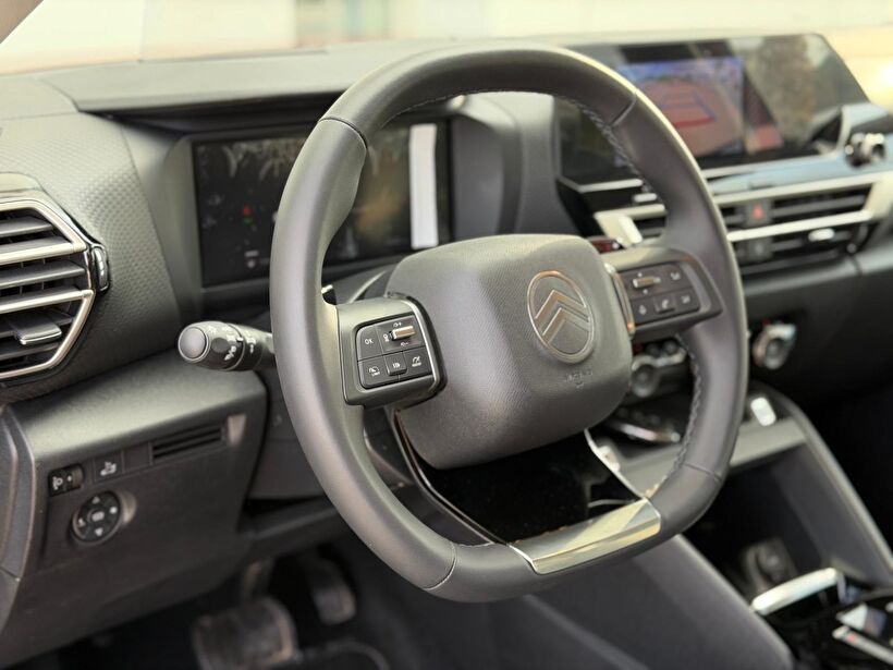 2025 Benzin Otomatik Citroen C4 X Kırmızı Turmak Turizm Ticaret Ve San. Ltd. Şti.