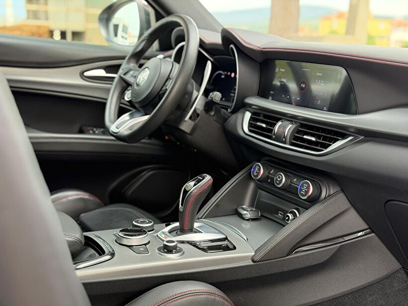 2023 Benzin Otomatik Alfa Romeo Stelvio Gri Turmak Turizm Ticaret Ve San. Ltd. Şti.