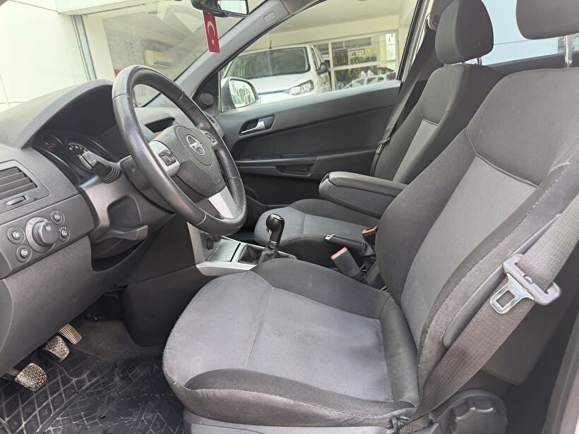 2013 Benzin + LPG Manuel Opel Astra Gümüş Gri Turmak Turizm Ticaret Ve San. Ltd. Şti.