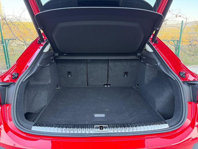 2023 Benzin Otomatik Audi Q3 Kırmızı Turmak Turizm Ticaret Ve San. Ltd. Şti.