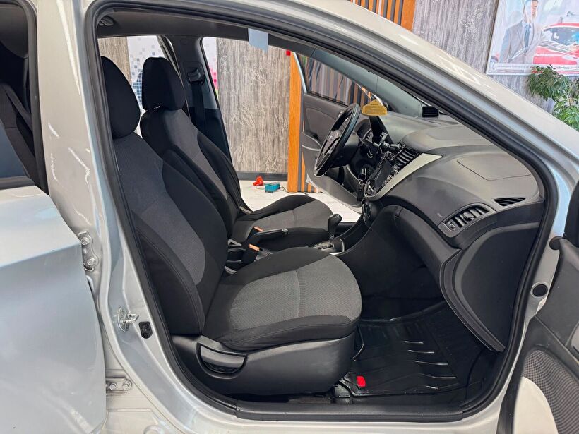 2013 Dizel Otomatik Hyundai Accent Blue Gümüş Gri Polat Araç Dizayn Otomotiv İnşaat Sanayi Ve Ticaret Limited Şirketi