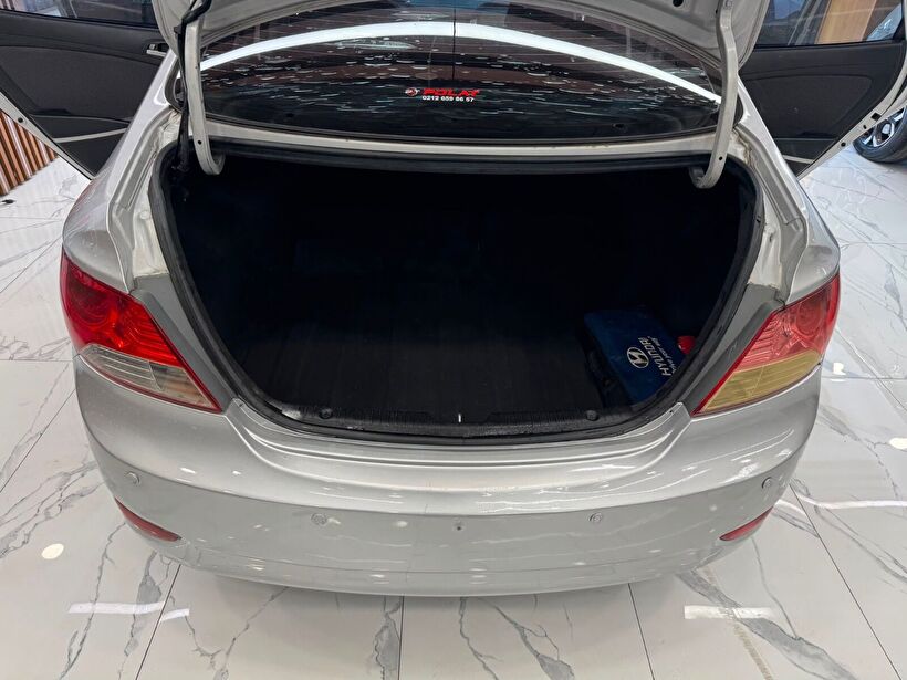 2013 Dizel Otomatik Hyundai Accent Blue Gümüş Gri Polat Araç Dizayn Otomotiv İnşaat Sanayi Ve Ticaret Limited Şirketi