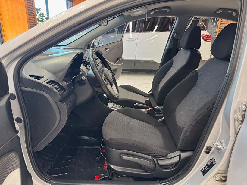 2013 Dizel Otomatik Hyundai Accent Blue Gümüş Gri Polat Araç Dizayn Otomotiv İnşaat Sanayi Ve Ticaret Limited Şirketi
