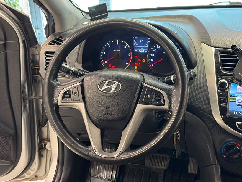 2013 Dizel Otomatik Hyundai Accent Blue Gümüş Gri Polat Araç Dizayn Otomotiv İnşaat Sanayi Ve Ticaret Limited Şirketi