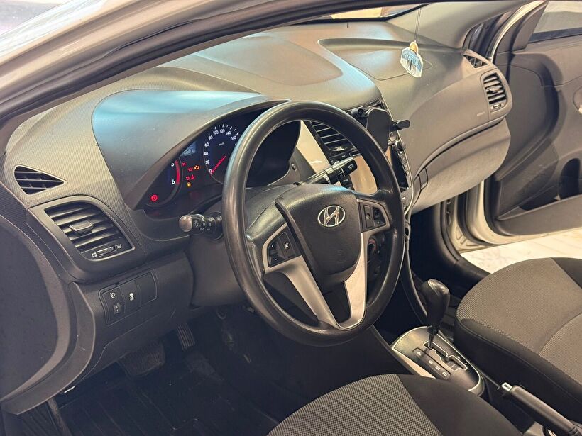 2013 Dizel Otomatik Hyundai Accent Blue Gümüş Gri Polat Araç Dizayn Otomotiv İnşaat Sanayi Ve Ticaret Limited Şirketi