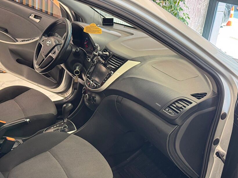2013 Dizel Otomatik Hyundai Accent Blue Gümüş Gri Polat Araç Dizayn Otomotiv İnşaat Sanayi Ve Ticaret Limited Şirketi